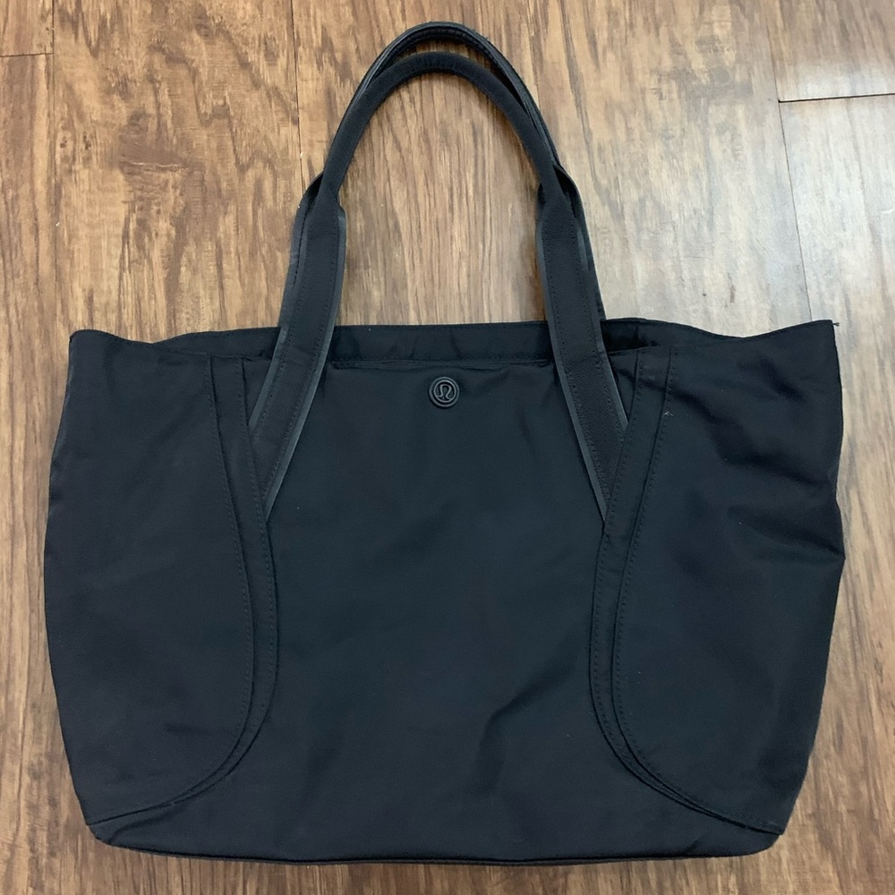 Lululemon Out Of Range Tote *20L